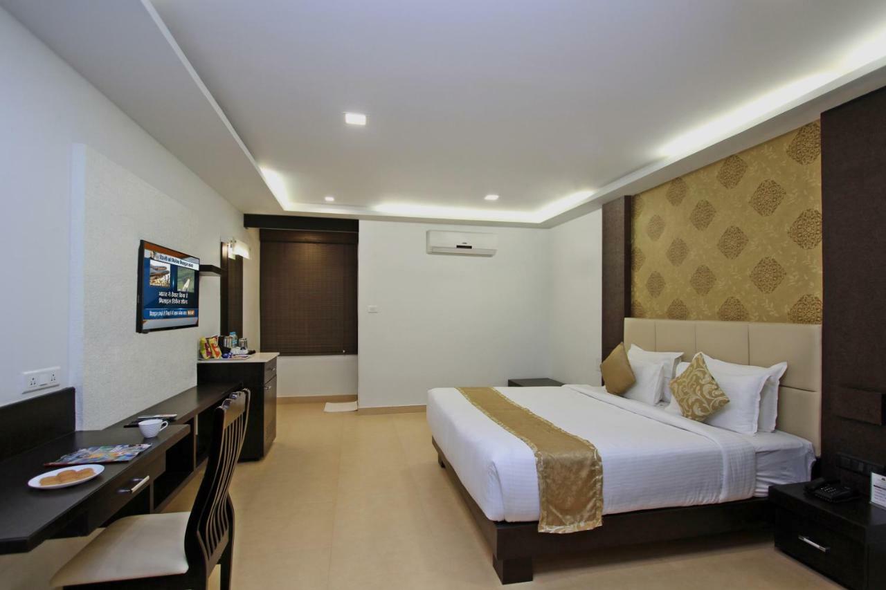 Ni Ambaari Suites In Mysore Exterior photo